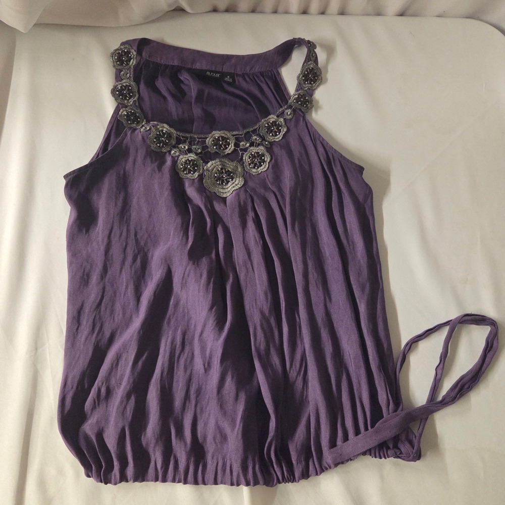 ana A New‎ Approach Purple Beaded Floral Lace Neckline Bubble Hem Blouse Medium